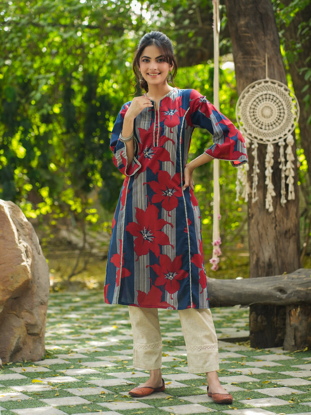 Notch Neck Embroidered Straight Kurta